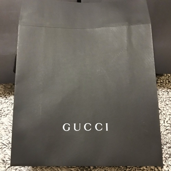 Gucci Envelope Bag|| Perfect to put gift in! 🎁 - Picture 2 of 5